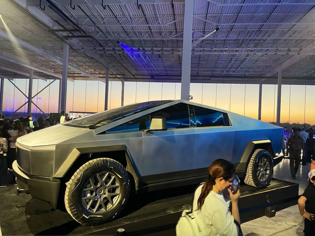 एलन मस्क ने बताया कब शुरू होगा टेस्ला साइबर ट्रक का प्रॉडक्शन, ऐसा हो सकता है केबिन Elon Musk told when the production of Tesla Cyber truck will start एलन मस्क ने बताया कब शुरू होगा टेस्ला साइबर ट्रक का प्रॉडक्शन, ऐसा हो सकता है केबिन