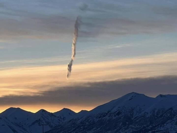 Locals suspect UFO crash after strange cloud appears over mountain in US அமெரிக்கா: எரிக்கல் பூமியை தாக்கியதா? அலாஸ்காவின் லேசி மலையில் தோன்றிய வினோதம்…