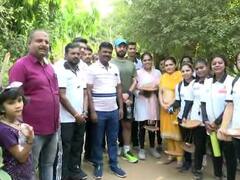 PHOTO : गोंदियात पक्षांसाठी मातीचे थंडगार पाणवठे, सायकल संडे ग्रुपचा पुढाकार