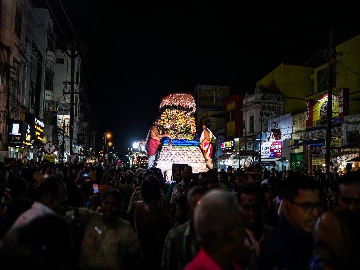 சித்திரை திருவிழா முதல் நாள் திருவிழாவில் சாமி தரிசனம்.