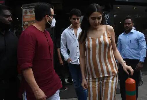 After a long time she was seen with her father Saif Ali Khan. Sara Ali Khan and her brother Ibrahim were also seen together.