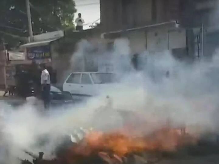 Gujarat News Police Action on communal clash in Gujarat Himatnagar and Khambhat on Rama Navami Gujarat News: गुजरात के इन दो शहरों में हुई झड़प, जमकर हुआ पथराव, पुलिस ने दागे आंसू गैस के गोले