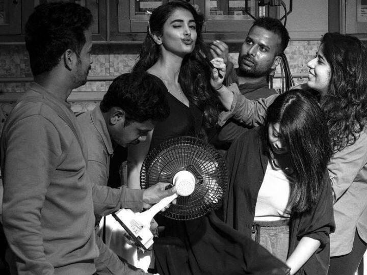 त्यानंतर आता तिच्या आगामी फिल्मची सर्वजण वाट पाहत आहेत. (P.C.pooja hegde instagram)