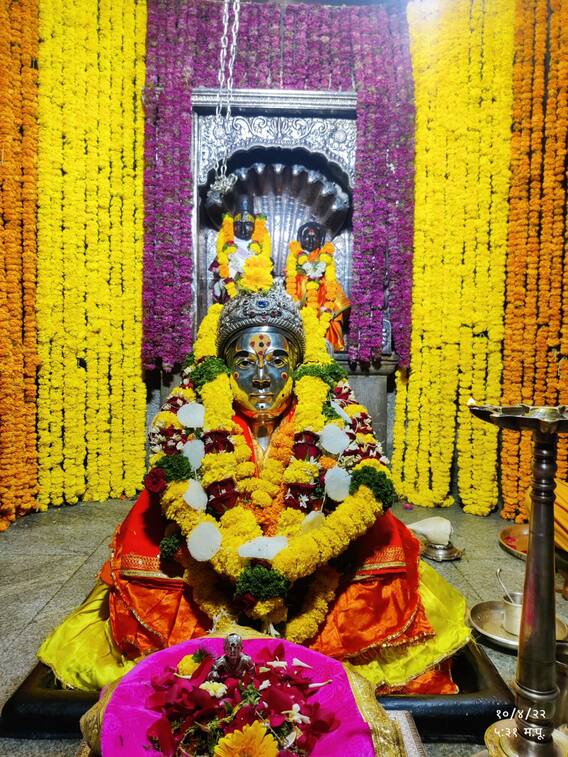 ज्ञानोबा माऊली मंदिराला फुलांची सजावट