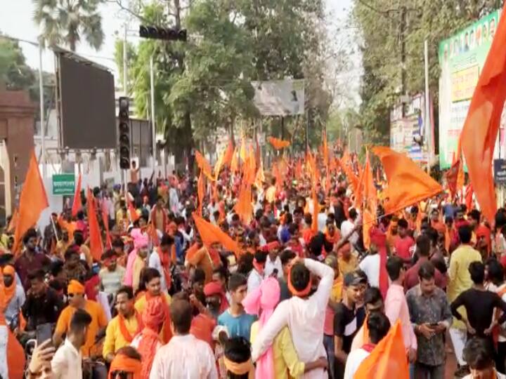 दो साल से कोरोना महामारी के चलते लोग रामनवमी का पूजा मंदिर जाकर नहीं हो पा रहा था. इस बार मौका मिला तो भागलपुर में लोगों का हुजूम निकल पड़ा.