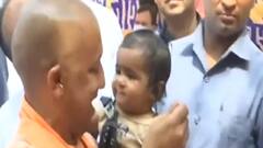 Gorakhpur में CM Yogi ने लगाया जनता दरबार, लोगों की समस्याओं को दूर करने का दिया आश्वासन