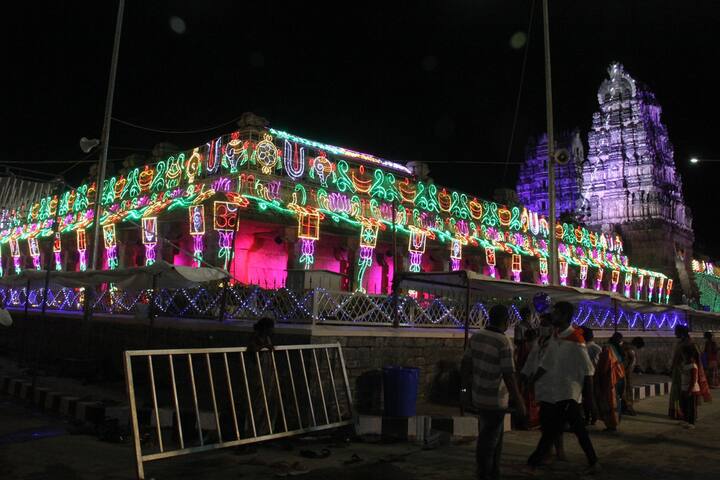 విద్యుత్ వెలుగుల్లో ఒంటిమిట్ట కోదండరాముడి ఆలయం