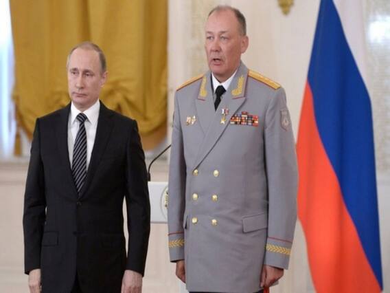Russia-Ukraine War: जंग के 45 दिन बाद भी कीव पर कब्जा नहीं कर पाया रूस, पुतिन ने इस अफसर को दी यूक्रेन युद्ध की कमान Russia-Ukraine War: जंग के 45 दिन बाद भी कीव पर कब्जा नहीं कर पाया रूस, पुतिन ने इस अफसर को दी यूक्रेन युद्ध की कमान