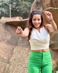 मोनालिसा ने कामयाबी से पहले और बाद में लोगों के इन सवालों का दिया जवाब, कैप्शन मजेदार तो वहीं तस्वीरें हैं धमाकेदार