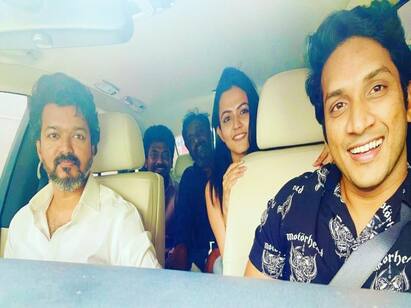 actor vijay drive his car with beast movie crew video viral Watch Video : பீஸ்ட் படக்குழுவுடன் காரில் லாங்டிரைவ் சென்ற நடிகர் விஜய்...! வைரல் வீடியோ உள்ளே..!