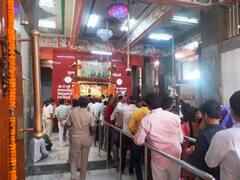 In Pics: रामनवमी पर दो साल बाद उमड़ा जनसैलाब, पटना के महावीर मंदिर में ड्रोन से हुई फूलों की बारिश, मन मोह लेंगी तस्वीरें