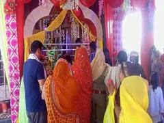 Chaitra Navratri: औरैया के मंगला काली मंदिर में पूरी होती है हर मुराद, नजर आई भक्तों की भारी भीड़