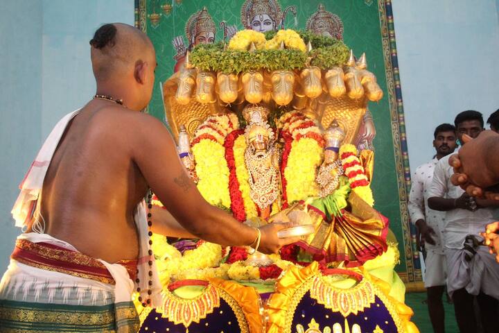 భారత దేశంలోనే రెండవ అయోధ్యగా పేరుగాంచిన ఒంటిమిట్ట ఒంటిమిట్టలో శేష వాహనంపై కోదండరాముడు దర్శనమిచ్చారు.