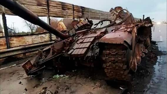 Ukraine Crisis: হাইওয়ে জুড়ে ছড়িয়ে ছিটিয়ে পড়ে আছে যুদ্ধের ক্ষতচিহ্ন, ইউক্রেন থেকে এবিপি আনন্দ ।Bangla News