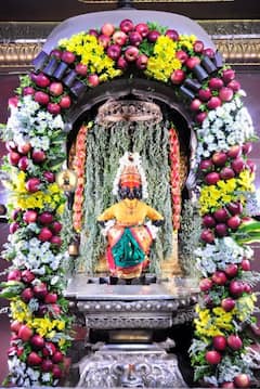 Ram Navami : रामनवमीनिमित्त विठ्ठल मंदिराचा गाभारा बनला काश्मिरी सफरचंदाचा बगिचा; आकर्षक सजावट