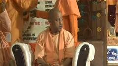 Ram Navami: Gorakhpur में दिखा CM Yogi का बच्चों से प्रेम, कन्याओं की उतारी आरती । Hindi News