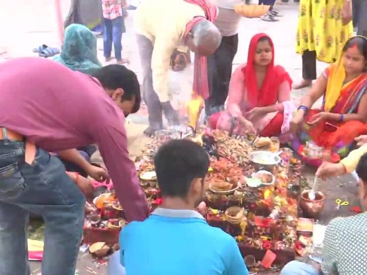 रामनवमी के मौके पर श्री राम की पूजा-आराधना और मंत्रों का जाप किया जाता है. साथ ही, इस अवसर पर रामचरितमानस और रामायण का पाठ किया जाता है. शास्त्रों में उल्लेख है कि इस दिन श्री राम के साथ उनके भाई लक्ष्मण की पूजा का भी विशेष फल मिलता है.