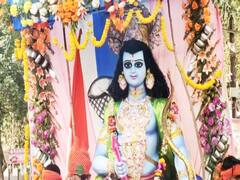 Ram Navami Photos 2022: भागलपुर और हाजीपुर में रामनवमी पर जुलूस में दिखी एक से बढ़कर एक झांकी, युवाओं ने दिखाए करतब