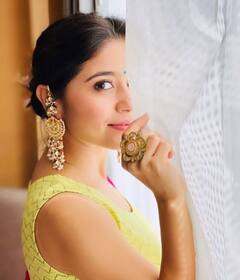 PHOTO : मिर्झापूरमधील साधी-भोळी गोलू गुप्ता; सिझलिंग फोटोंवर चाहते घायाळ