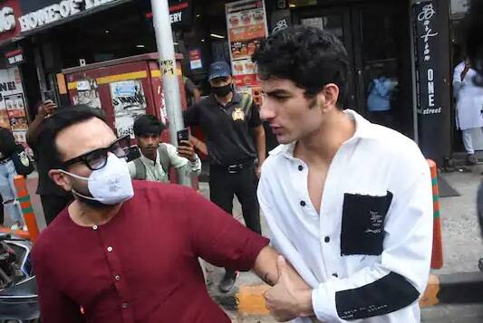 After a long time she was seen with her father Saif Ali Khan. Sara Ali Khan and her brother Ibrahim were also seen together.