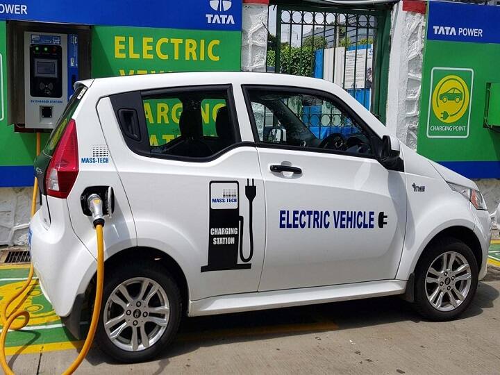 ales-of-electric-vehicles-more-than-tripled-units-in-the-last-financial-year 2020-2021 Electric vehicles: देशात इलेक्ट्रिक कार तेजीत, गेल्या आर्थिक वर्षात EV च्या विक्रीत तीन पटीने वाढ