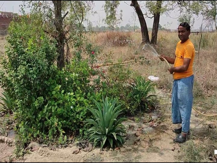 Azamgarh News: आजमगढ़ में कब्रिस्तान की देखभाल करते हैं हिन्दू समाज के श्रीराम प्रजापति, सालों से कर रहे हैं निशुल्क सेवा Azamgarh Shri Ram Prajapati takes care of the graveyard doing free service for years ann Azamgarh News: आजमगढ़ में कब्रिस्तान की देखभाल करते हैं हिन्दू समाज के श्रीराम प्रजापति, सालों से कर रहे हैं निशुल्क सेवा