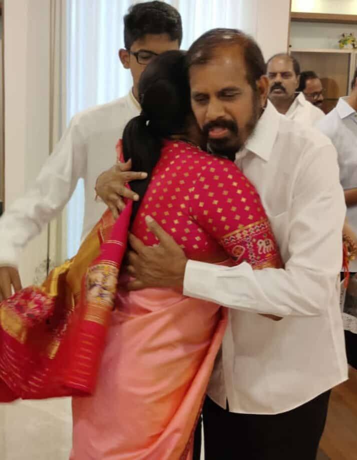 రెండుసార్లు వైసీపీ తరఫున గెలిచిన రోజా తొలిసారి మంత్రి పదవి చేపట్టారు.