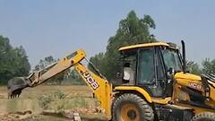 Mau के बाद Bijnor में चला प्रशासन का बुलडोजर, भू माफिया के अवैध ठिकानों को किया ध्वस्त