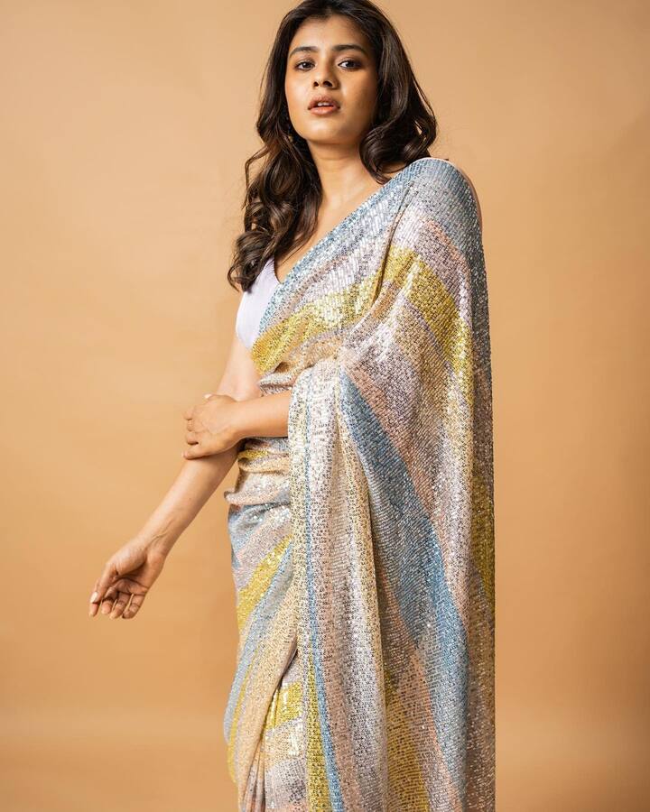 చీరలో అందమైన హెబా -Image credit: HebahPatel/Instagram