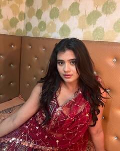Hebah Patel: చీరకట్టులో హెబా పటేల్, చూపుతిప్పుకోనివ్వడం లేదుగా
