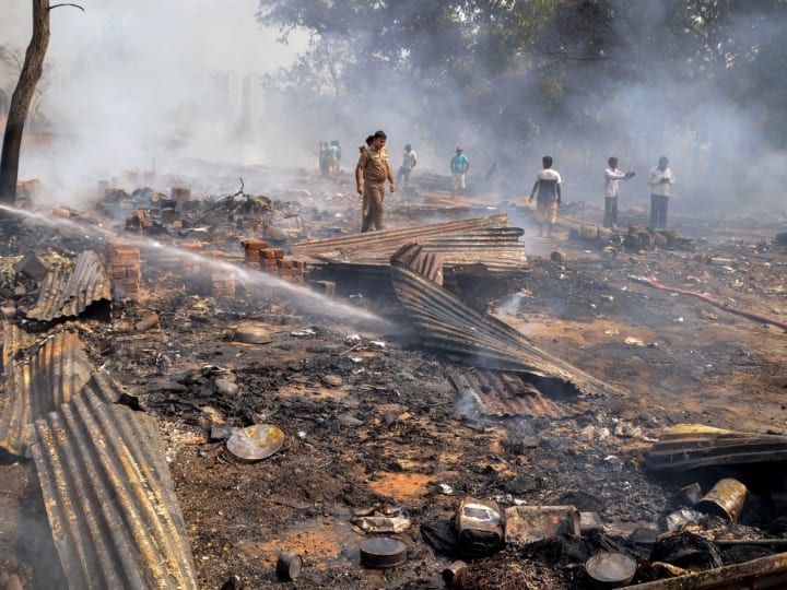 गाजियाबाद के कनावनी में झुग्गी बस्ती में लगी आग पहुंची गौशाला, 40 गायों की हुई मौत, ऐसा था मंजर