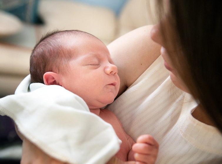 Baby Have So Much Gas Home Remedies For Gas Problem In Infants Kids Health: शिशु लगातार रो रहा है तो हो सकती है गैस की समस्या, ये घरेलू उपाय अपनाएं