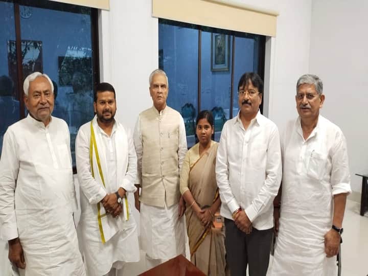 Ashok Yadav can join JDU, newly elected MLC met CM Nitish Kumar, getting viral picture ann Exclusive: JDU ज्वाइन कर सकते हैं राजबल्लभ के भतीजे अशोक यादव, एमएलसी बनने के बाद CM नीतीश से मिले