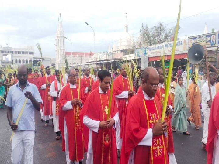 வேளாங்கண்ணியில் குறுத்தோலை ஞாயிறு - ஓசன்னா பாடலை பாடி ஆயிரக்கணக்கான கிறிஸ்தவர்கள்  ஊர்வலம்