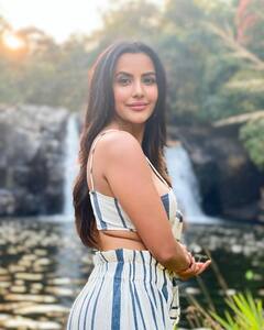 Priya Anand pics: நீர்விழ்ச்சியில் ப்ரியா ஆனந்த் ஃபோட்டோஷூட்... லேட்டஸ்ட் க்ளிக்ஸ்