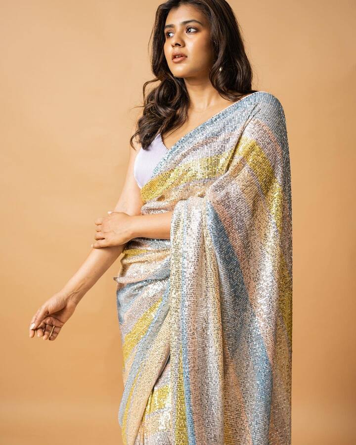చీరకట్టులో హెబా చాలా అందంగా ఉంటుంది. అందుకు ఈ ఫోటోలే సాక్ష్యం. -Image credit: HebahPatel/Instagram