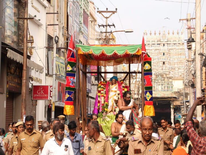 Madurai chithirai festivel: மதுரை வீதிகளில் உலாவந்த பிச்சாண்டவர் - நகருக்குள் வந்த அழகர்  தங்க குதிரை..!