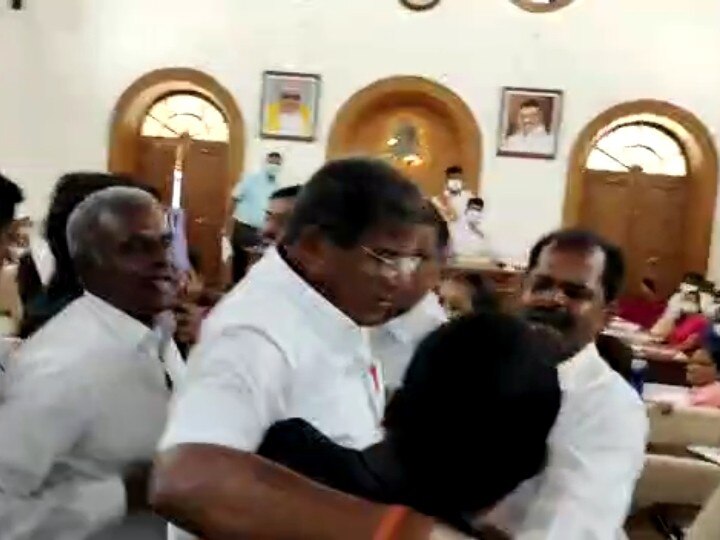 கோவை மாநகராட்சி மாமன்ற கூட்டத்தில் அதிமுக, திமுகவினர் இடையே கைகலப்பு