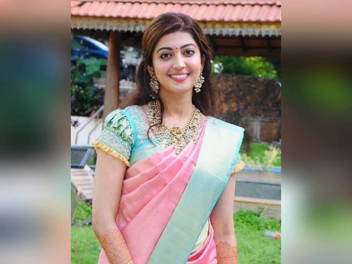 अभिनेत्री प्रणिता सुभाषने तिच्या पतीच्या 34व्या वाढदिवसानिमित्त ही खास गोड बातमी शेअर केली आहे. आज नितीन, अभिनेत्री प्रणिता सुभाषचा पती त्याचा 34वा वाढदिवस साजरा करत आहे. मात्र, अभिनेत्रीची या गुड न्यूजने त्याचा आनंद द्विगुणित केला आहे.
