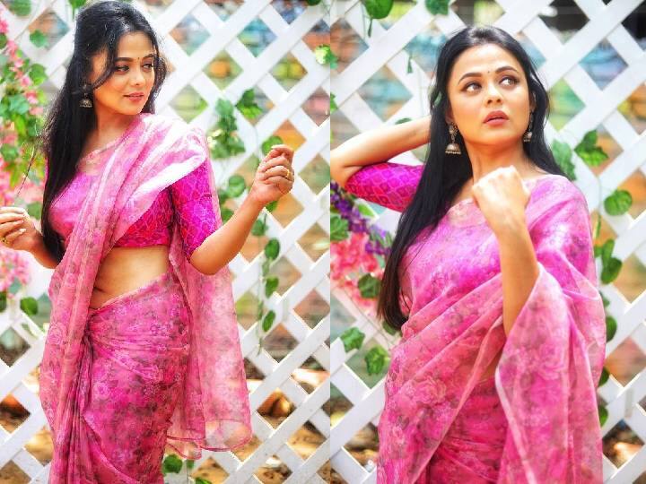 आपल्या निखळ सौंदर्याने आणि दिलखुलास हास्याने लाखो मराठी रसिकांच्या हृदयावर राज्य करणारी अभिनेत्री प्रार्थना बेहरे.