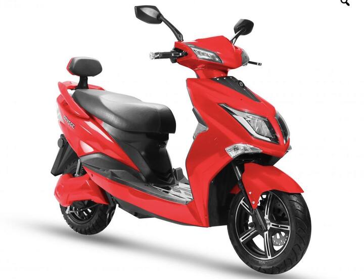 Odysse Hawk Plus: इस बाइक में 2.88kW की लिथियम आयन बैटरी दी गई है. इसमें 1.8kW की मोटर दी गई है. कंपनी का दावा है कि इसकी रेंज 170 किलोमीटर की है. वहीं इसकी टॉप स्पीड 45 किलोमीटर प्रति घंटा की है. इसकी दिल्ली में एक्स शोरूम कीमत 114500 रुपये है.