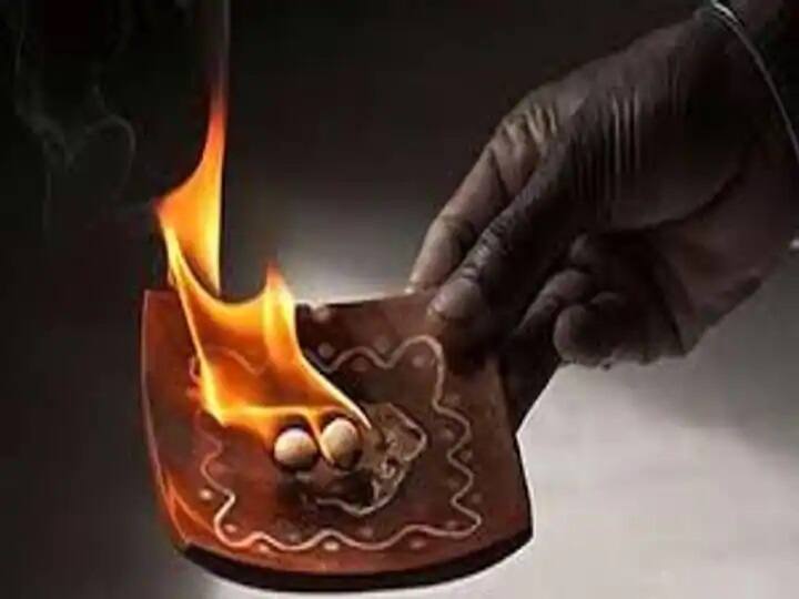 નજર લાગવી શું છે? આ નજર દોષ જીવનને કરી દે છે બરબાદ, દૂર કરવા માટે શીઘ્ર કરો આ અચૂક સચોટ ઉપાય Astrology upay these remedies can get rid of anyone from evil eye immediately નજર લાગવી શું છે? આ નજર દોષ જીવનને કરી દે છે બરબાદ, દૂર કરવા માટે શીઘ્ર કરો આ અચૂક સચોટ ઉપાય