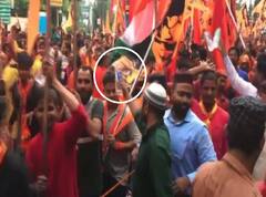 रामनवमी जुलूस की वो तस्वीर जो दिखाती है गंगा-जमुनी तहजीब, मुस्लिमों ने बांटी 4 हजार पानी की बोतलें