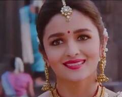 ਆਨਸਕ੍ਰੀਨ ਆਲੀਆ ਭੱਟ ਨੇ ਦੁਲਹਨ ਦੇ ਲੁੱਕ 'ਚ ਫੈਨਜ਼ ਨੂੰ ਬਣਾਇਆ ਹੈ ਕਈ ਵਾਰ ਦੀਵਾਨਾ, ਦੇਖੋ ਖੂਬਸੂਰਤ ਤਸਵੀਰਾਂ