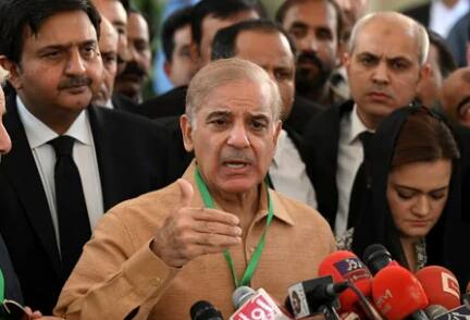 pakistan shahbaz sharif set to become new pm of pakistan today Pakistan : आज शाहबाज शरीफ पंतप्रधानपदी विराजमान होणार, शपथविधी आधी कोर्टात हजेरी?