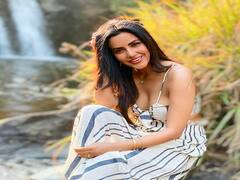 Priya Anand pics: நீர்விழ்ச்சியில் ப்ரியா ஆனந்த் ஃபோட்டோஷூட்... லேட்டஸ்ட் க்ளிக்ஸ்