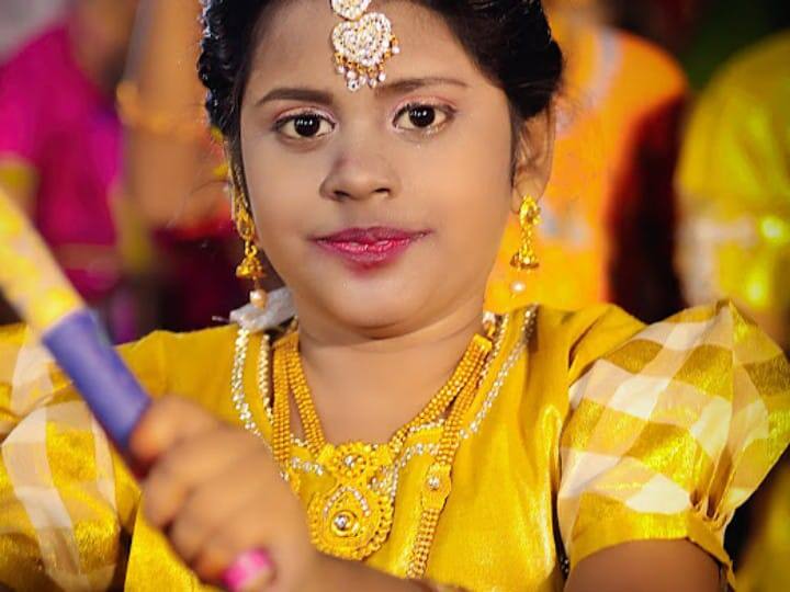 சாமி புறப்பாடுக்கு முன் சிறுமிகள் கோலாட்டம் இசைக்கும் போது எடுத்த க்ளிக்ஸ்.