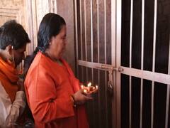 Raisen किले के सोमेश्वर धाम पहुंची उमा भारती, कहा-जब तक नहीं खुलेंगे मंदिर के ताले, अन्न ग्रहण नहीं करूंगी