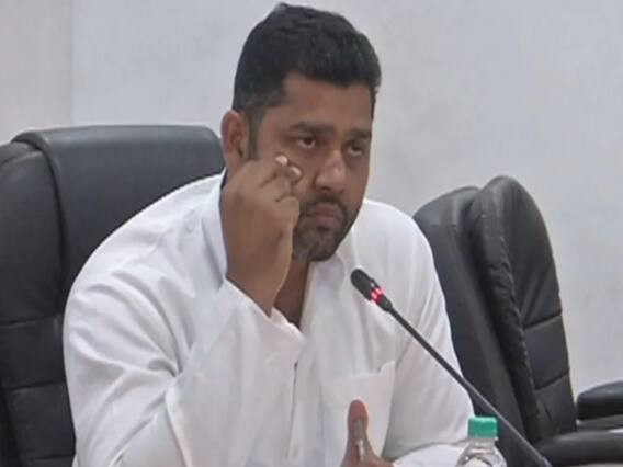 Rajasthan News: सीएम अशोक गहलोत के मंत्री ने एसएचओ को लगाई फटकारा, कहा- चोरियां रोक दो नहीं तो ऊपर से नीचे तक रगड़ दूंगा Rajasthan News: सीएम अशोक गहलोत के मंत्री ने एसएचओ को लगाई फटकारा, कहा- चोरियां रोक दो नहीं तो ऊपर से नीचे तक रगड़ दूंगा