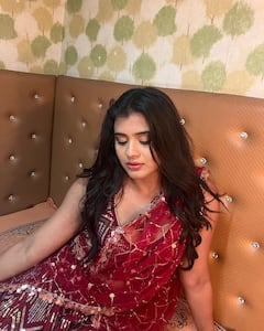 Hebah Patel: చీరకట్టులో హెబా పటేల్, చూపుతిప్పుకోనివ్వడం లేదుగా